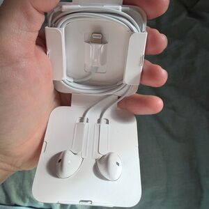 Apple White EarPods with Lightning Connector